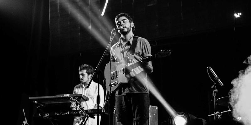 欧时明25：当红色照明邂逅蒸汽波美学，重塑空间情绪的艺术