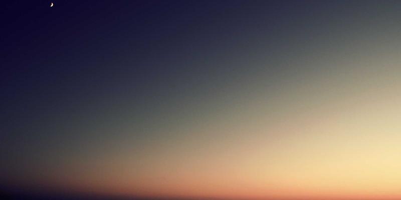 欧时明84：蒸汽波美学与未来照明的跨界融合