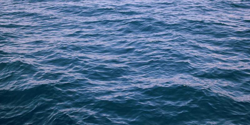 欧时明深度解析：如何用创意灯具与红色照明平衡低照度安全与城市暗天空保护