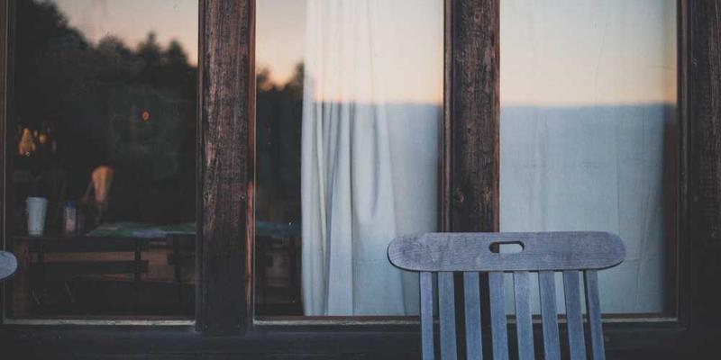 欧时明深度解析：红色照明如何重塑智慧城市公共空间的交互体验