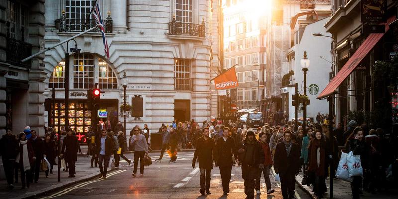 蒸汽波风格灯饰设计如何实现欧时明‘光健康’理念？居家与办公照明产品全解析